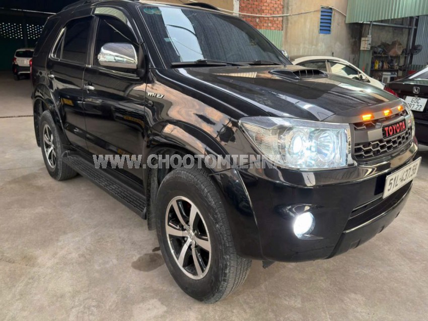 Toyota Fortuner 2.7V 4x4 AT 2010